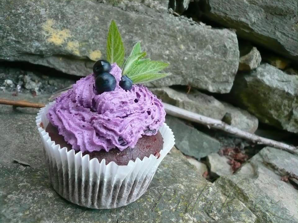 1. obrázek Kakaový cupcake s borůvkovým krémem