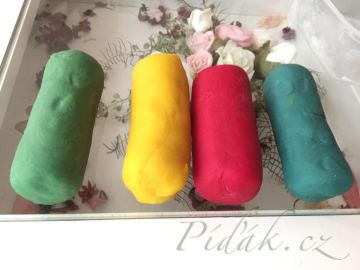 8. obrázek Romčalína - domácí modelína - lepší než playdoh