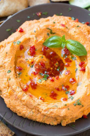 2. obrázek Hummus se sušenými rajčaty a bazalkou 