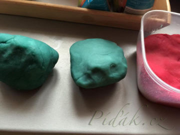 3. obrázek Romčalína - domácí modelína - lepší než playdoh